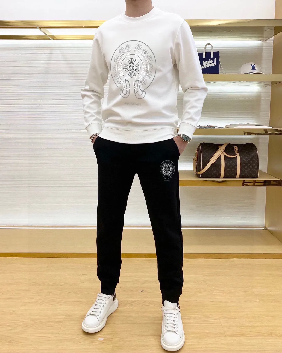 🅿️380 straight [ChampionHearts] (Fat Man Gospel) popular set is coming. Focus on the original version of the official website. 2025 new popular sweatshirt set. The original order is the best. 🇭🇰The meticulous work of top designers. It has a fitting and perfect upper body effect. 100% natural high-quality Roman cotton, close-fitting comfort, noble and elegant! Original hardware embodies elegance and nobility! Counter size: M-5XL (maximum wear up to 220 pounds)